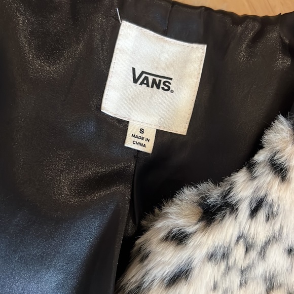 Women’s Vans Wilder Faux Fur Leopard Cheetah Jacket - Picture 6 of 6
